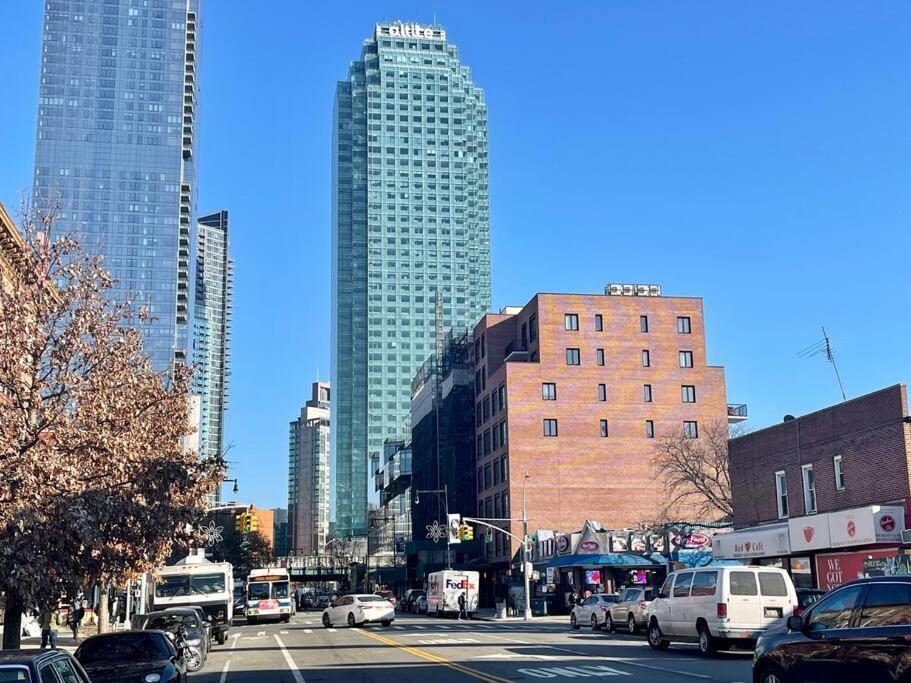 2 Bedrooms - 1 Stop From Manhattan New York