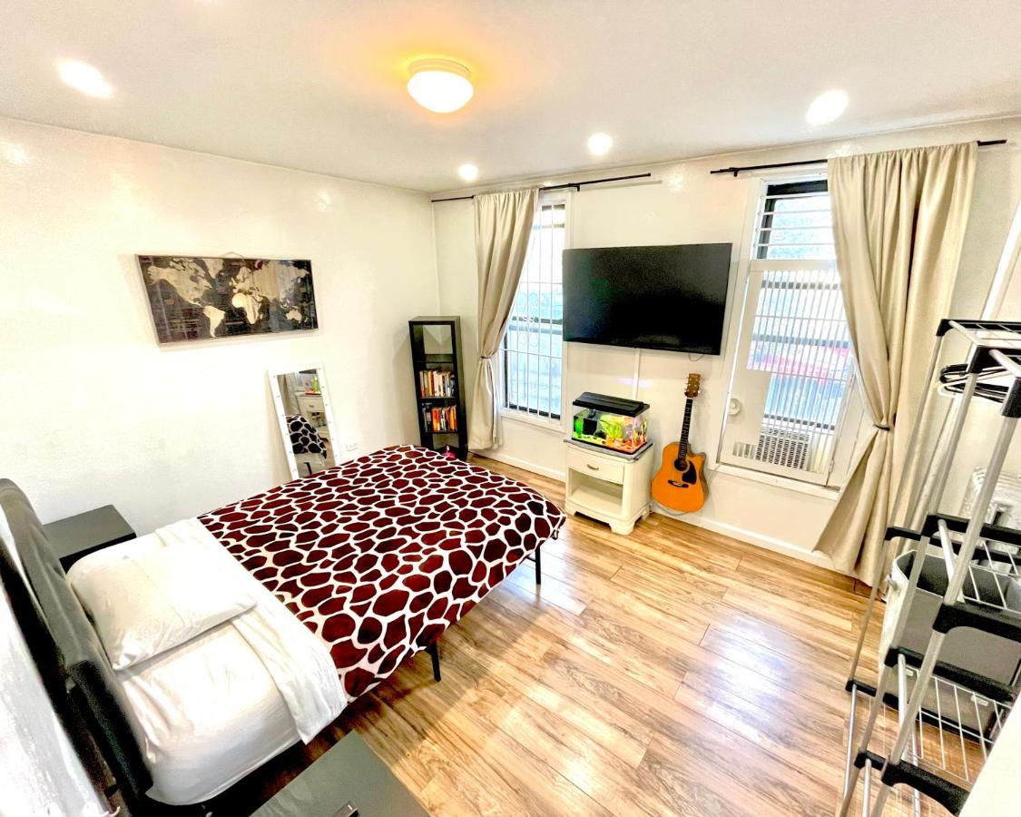 2 Bedrooms - 1 Stop From Manhattan New York
